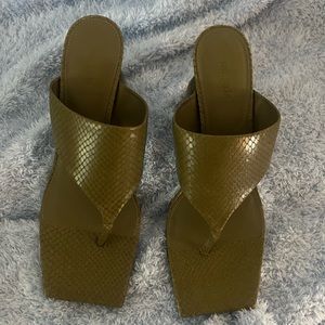 Cult Gaia sandals olive 41.5 10.5 mint condition